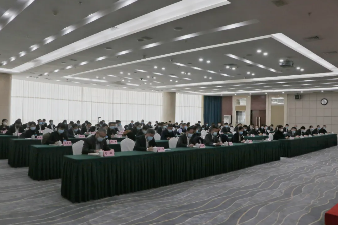 鞍勤集團(tuán)、溫泉集團(tuán)舉辦貫徹落實(shí)市第十三次黨代會(huì)精神宣講報(bào)告會(huì)(圖3)