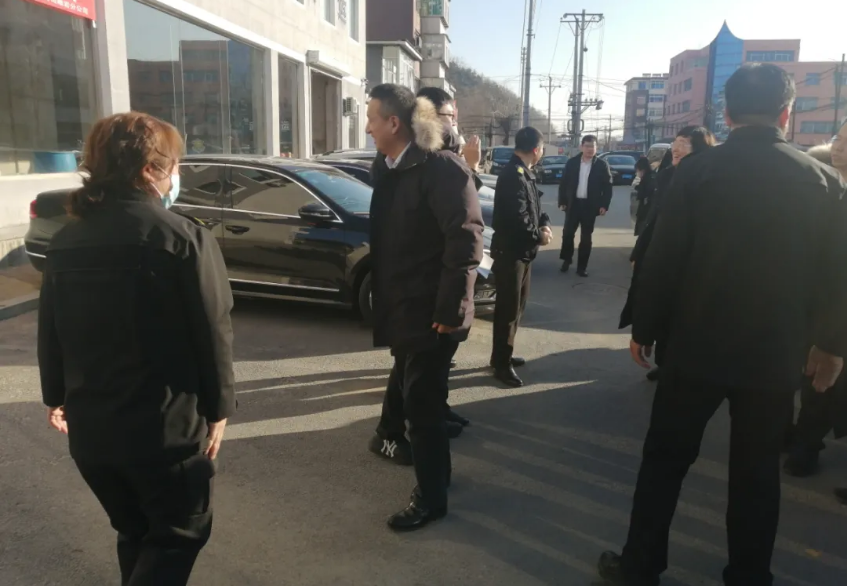 鞍勤集團(tuán)黨委下基層、聽民意，助推企業(yè)高質(zhì)量發(fā)展