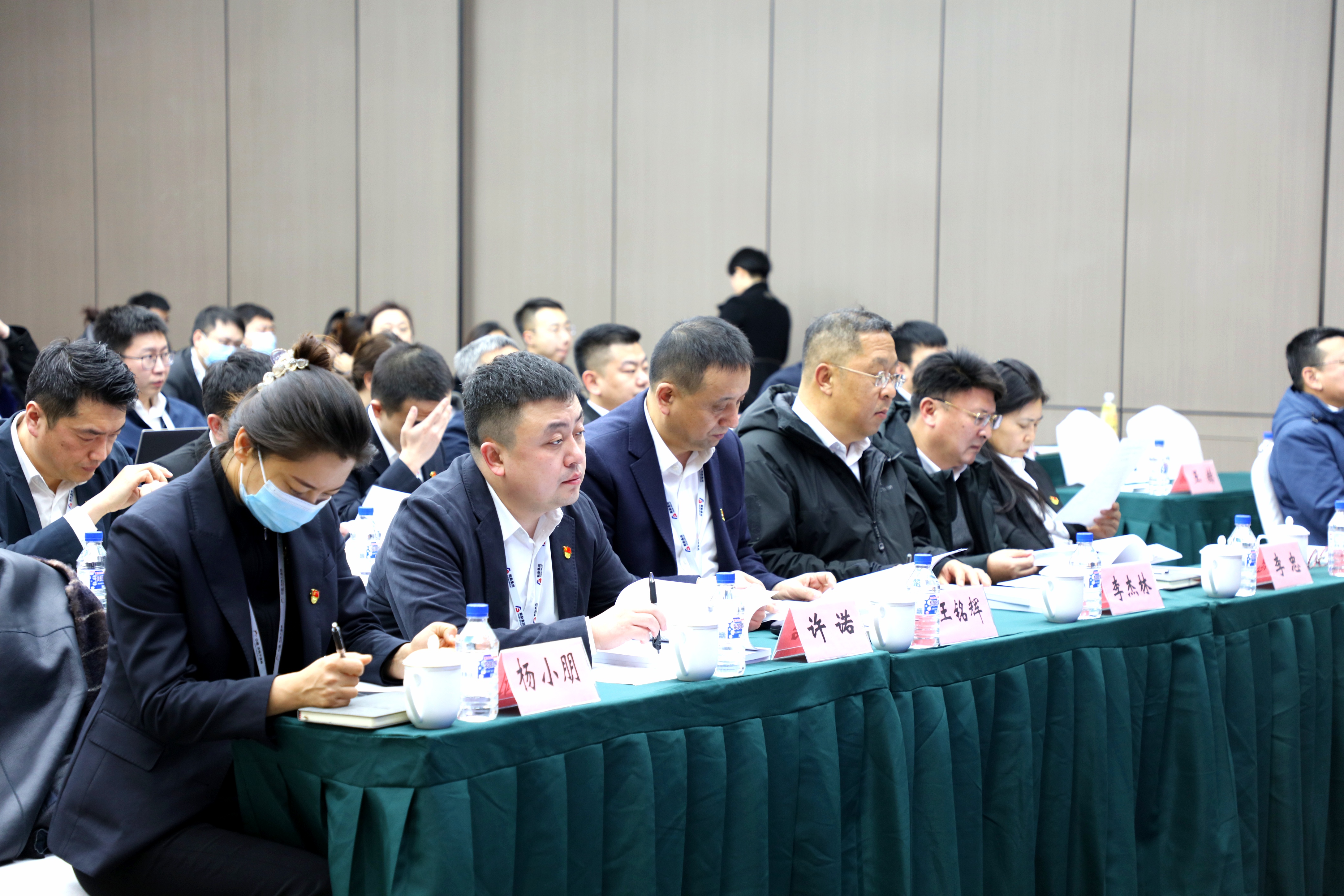 集團舉行機關(guān)中層干部、借調(diào)和駐村干部2022年度述職測評會議